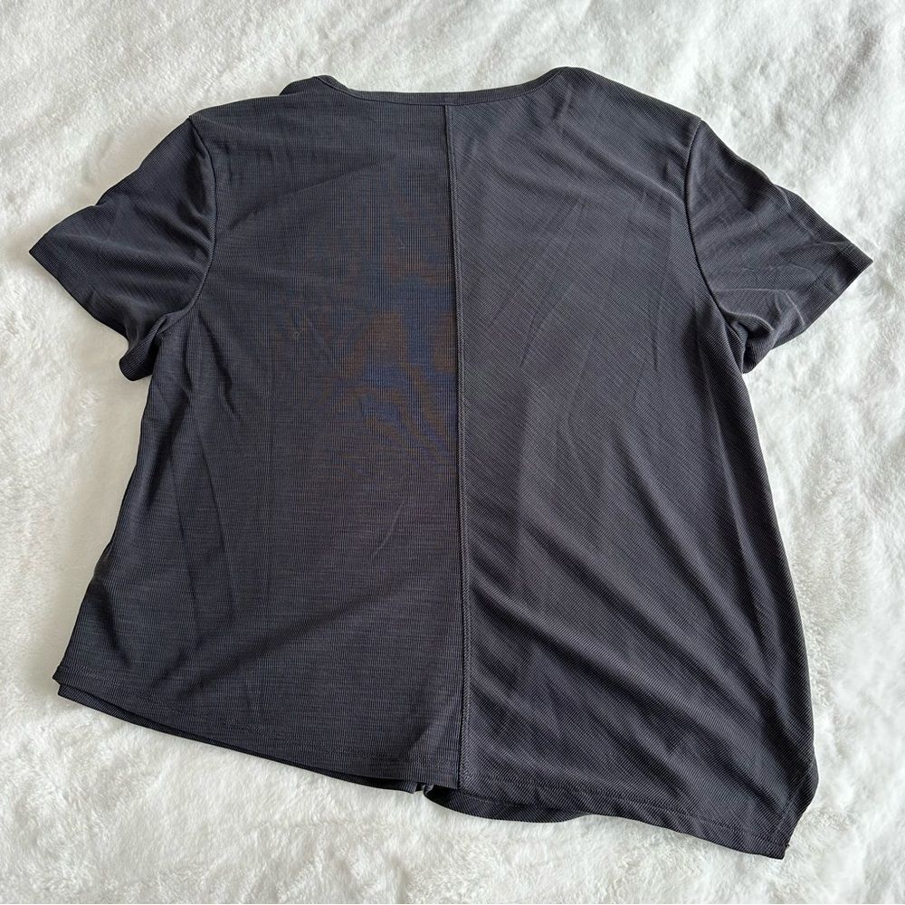 Athleta Women’s Asymmetrical Athletic T-Shirt Size Medium Gray - Picture 9 of 11